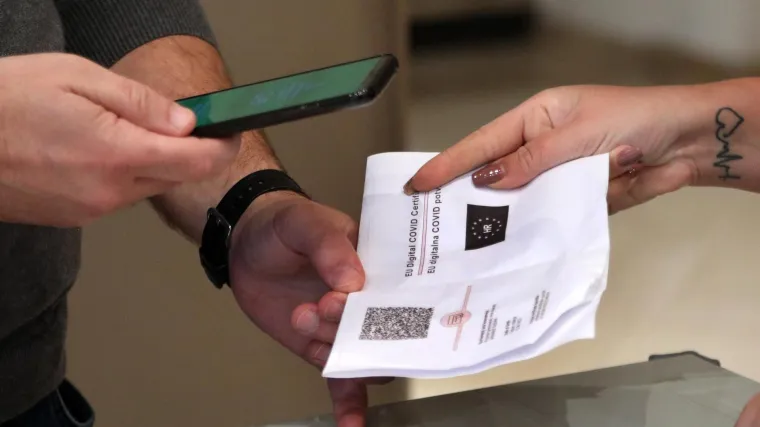 Ministarstvo ravnateljima poslalo dopis o koracima u slučajevima kr&scaron;enja mjera: 'Jedna je učiteljica u razred poku&scaron;ala ući kroz prozor''