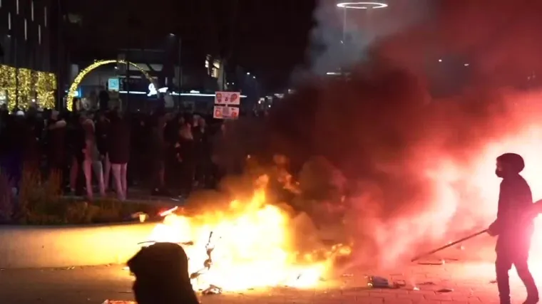 Prosvjed protiv koronamjera u Roterdamu: Eskaliralo nasilje, policija morala pucati u samoobrani