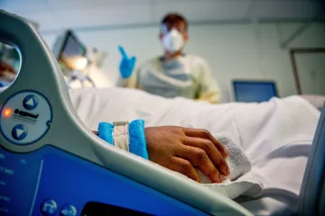 Pritisak covid oboljelih postaje neizdrživ: U Puli odgođene operacije oboljelih i od raka, Varaždin zatrebao pomoć