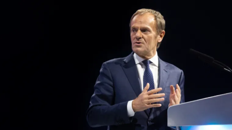 Tusk stisnuo gas i malo pretjerao pa su mu oduzeli vozačku