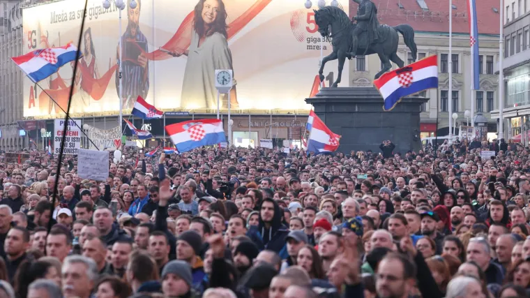 Milanović osudio napade na novinare na prosvjedima: 'Napad na RTL-ovog Latkovića je svinjarija. On je super dečko'