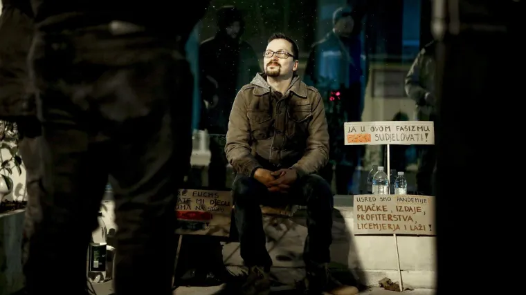 Vjeroučitelj Pokupec &scaron;trajka glađu ispred ministarstva: 'Duh mi kaže da ostanem vjeran pred zlom koje grabi na&scaron;a prava'