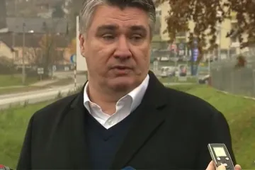 Predsjednik ljutit: 'On hitno leti, a najavi let dan ranije, da mu se slučajno ne bi ohladila janjetina u Tisnu'
