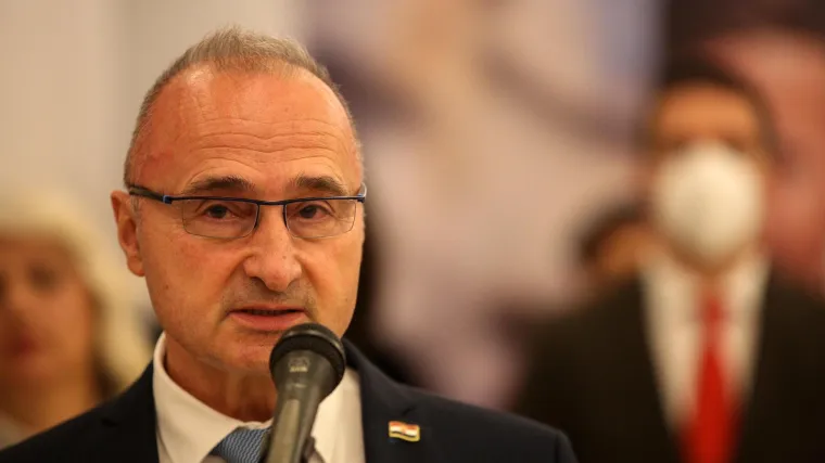 Grlić Radman ponudio pomoć: 'Nema podataka da je u nesreći autobusa stradao netko od hrvatskih državljana'