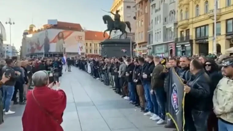 Ovo je svima promaknulo! Na zagrebačkom prosvjedu 'Prva dragovoljačka bojna'? Nosili su barjake i vikali 'u boj, u boj'