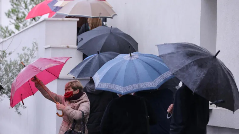 Ide nova ciklona, sutra na kopnu jo&scaron; uglavnom suho, ali pod kraj dana na Jadran stiže ki&scaron;a. Pripremite se i za bujice