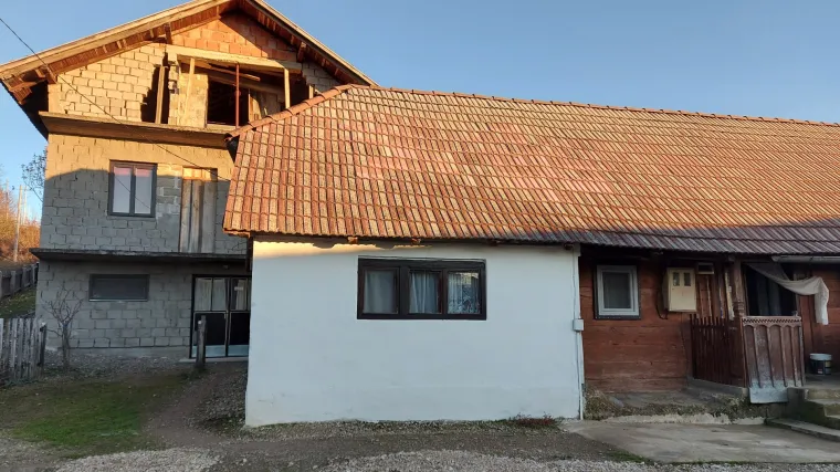 Nakon pisanja RTL-a službe se pokrenule! Prijeteći krov kuće obitelji Martinović kraj Gline dodatno će pregledati