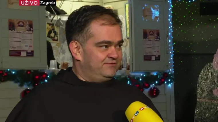 Posjetili smo adventske kućice fratara na Sv. Duhu. A tek kad su nabrojali &scaron;to se tamo nudi...