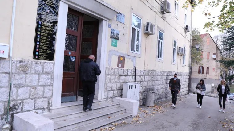 Kako živi slobodan grad Sinj i &scaron;to njegovi stanovnici misle o inatu Mire Bulja?