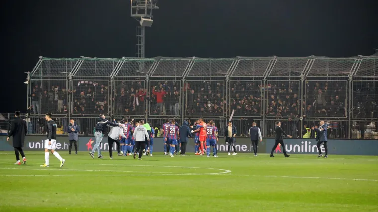 Rijeka i Hajduk rigorozno kažnjeni za skandalozno pona&scaron;anje navijača na Rujevici