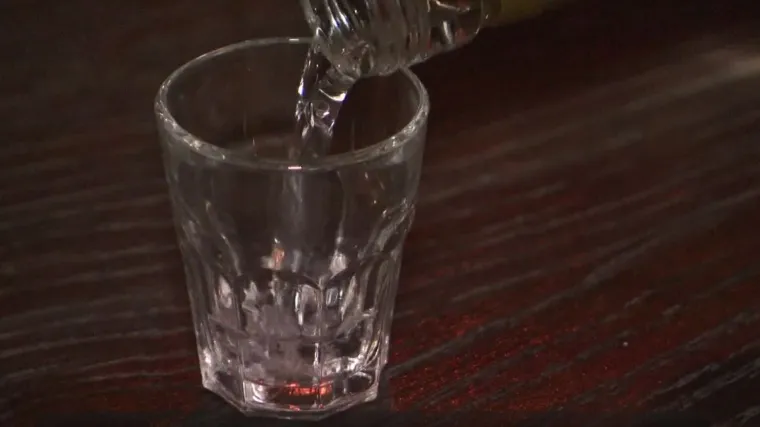 Jer utjehe nema u vodi: Vi&scaron;e od polovice Hrvata pije 'žesticu, a evo i koja je najpopularnija