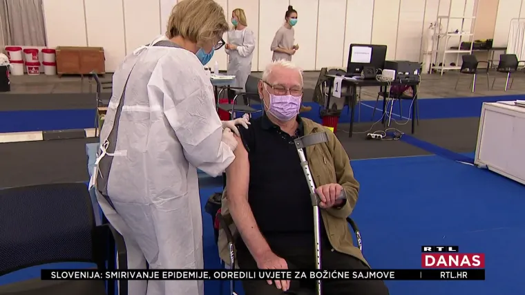 Na cijepljenje morali na Velesajam, a ambulanta je u istoj zgradi u kojoj žive: 'U njoj cjepiva nemaju, pa smo morali doći ovdje'
