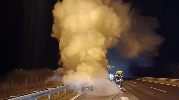 Opet gori na A4: Nakon cisterne, u vožnji se zapalio osobni automobil