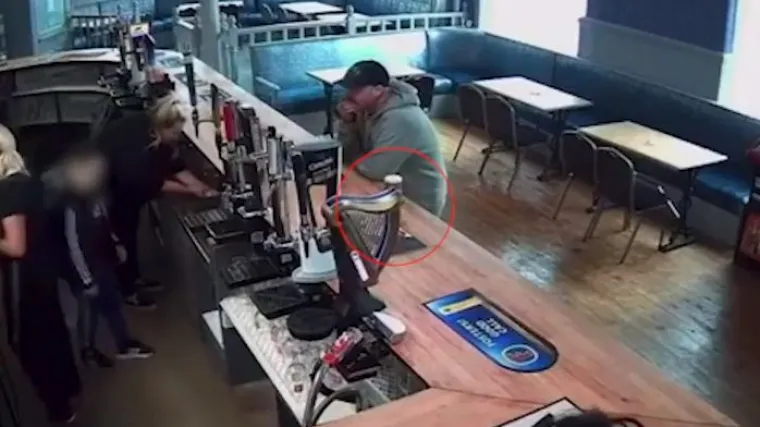 Ili je u kafić navratio duh koji voli pivo ili kako ovo objasniti? 'To nisu čista posla, mjesto je ukleto!'