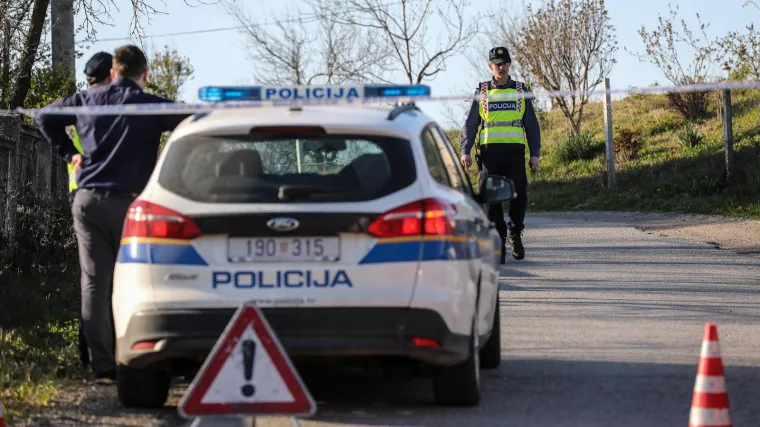 Pijani 21-godišnjak udario autom u stablo: Poginuo njegov prijatelj i suvozač