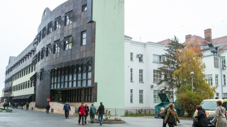 Dijete se otrovalo plinom iz bojlera u kupaonici, prevezli su ga u osječki KBC