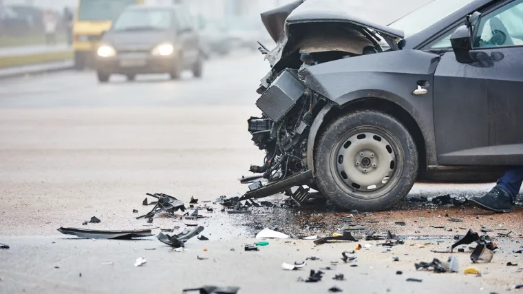Prometna nesreća između Ravne Gore i Delnica na autocesti A6: Promet je ograničen, vožnja je dozvoljena u jednoj traci