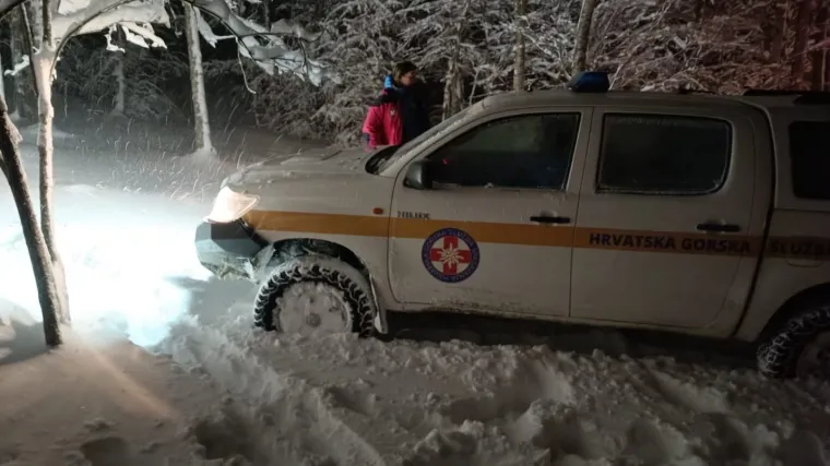 HGSS objavio snimku akcije: 'Navikli smo raditi po ledu i ki&scaron;i. Ugodnije nam je nego onima po koje idemo'