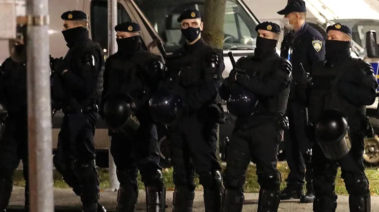 Interventni policajci s 'dugim cijevima' u Dubravi traže lokalnog mje&scaron;tanina koji tvrdi da je naoružan