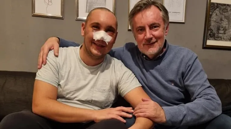 &Scaron;koro posjetio mladića kojega su te&scaron;ko pretukli kad je tražio &Scaron;korinu pjesmu. Ali, pjevač je tjedan dana pretvorio u 10