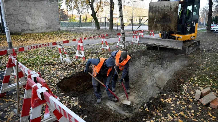 Pukla cijev vrelovoda, zapadni dio Zagreba bez grijanja i tople vode: Iz HEP-a poručili kada bi mogli rije&scaron;iti problem