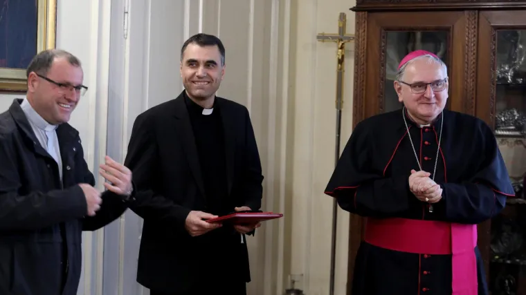 Godinu dana čekali novog biskupa: Odlazak mons. Uzinića ganuo je brojne Dubrovčane, a na njegovo mjesto stiže &Scaron;ibenčanin