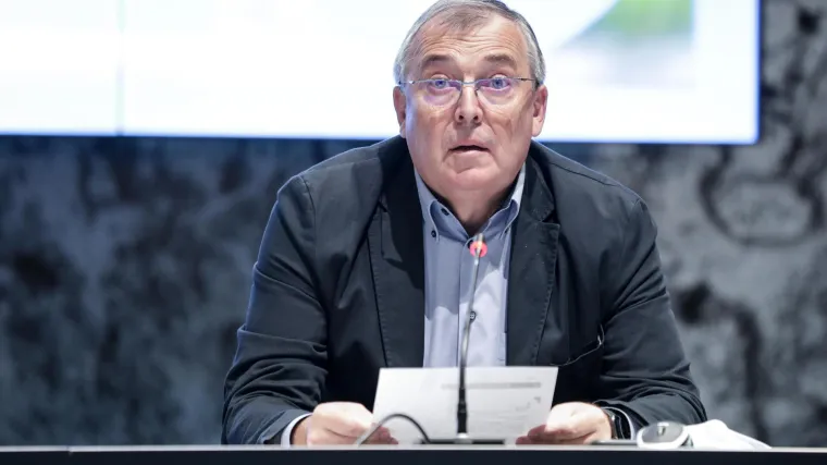 Tko vi&scaron;e umire i zavr&scaron;ava na respiratoru - cijepljeni ili necijepljeni? HZJZ priznao gre&scaron;ku, u dva izvje&scaron;ća krive su brojke