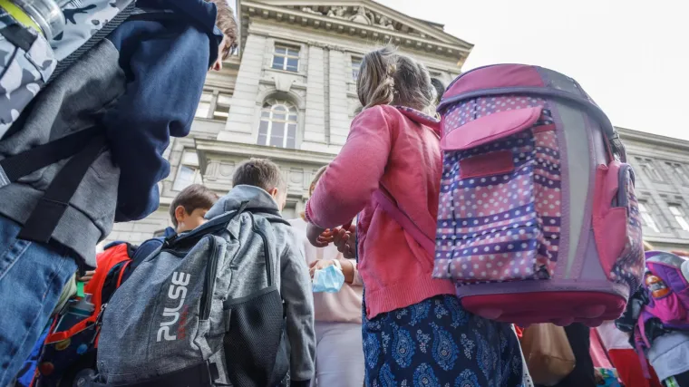 Zagreb: Skoro 1000 učenika je u samoizolaciji, 50% pozitivnih koronatestova, 26 umrlih ili 38% u RH u 24 sata...