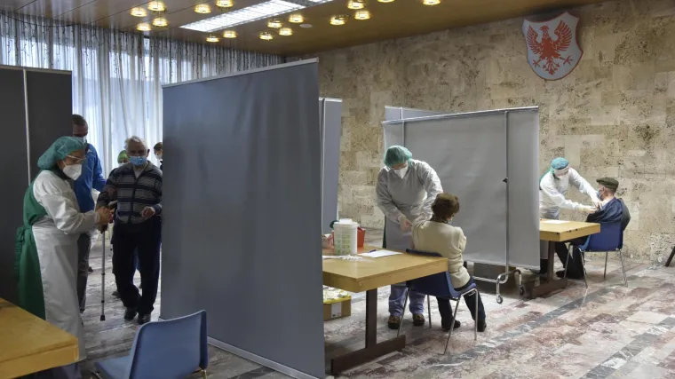 Novi prijedlog u Sloveniji: Necijepljeni će morati plaćati dio tro&scaron;kova svog liječenja