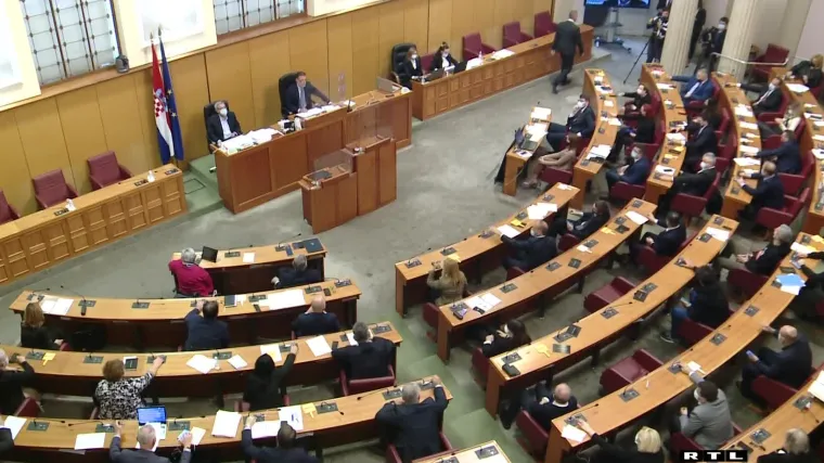 O COVID potvrdama u Saboru: 'Da biste danas u&scaron;li u Sabor, trebala vam je potvrda ili testiranje. A za kavanu ni&scaron;ta!'