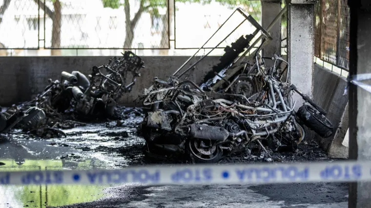 Veliki požar u garaži u Splitu podmetnut, utvrdila policija. Neslužbeno se spominju 35.000 eura duga za kokain, bomba...