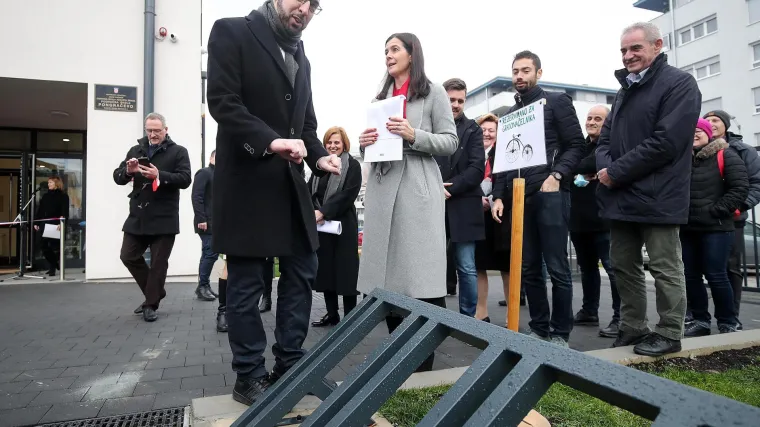 Dok &scaron;kole stradale u potresu obnovu čekaju, zagrebački gradonačelnik otvorio je novu: 'Obnova ide cijelo vrijeme'