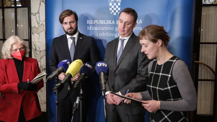 Ministar Ćorić demantirao tvrdnje da bi cijene goriva bile niže bez Vladine uredbe