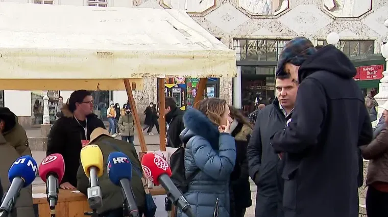 Već prvog dana skupljanja potpisa iz Mosta optužuju HDZ da ih opstruira, oni uzvraćaju: Sramota je da je Grmoja u Saboru