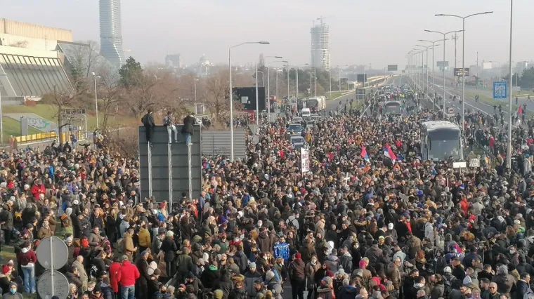 VIDEO/FOTO Beograd blokiran! Građani diljem Srbije prosvjeduju protiv eksploatiranja litija