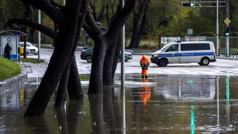 VIDEO/FOTO Dijelovi Splita pod vodom zbog jake ki&scaron;e, neke prometnice su zatvorene. DHMZ izdao upozorenje za Dalmaciju