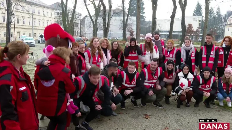 Volonteri na Baniji proslavili svoj dan, pomažući onima koje razveseli i lopata. A i sami su trpjeli i koronu i potres