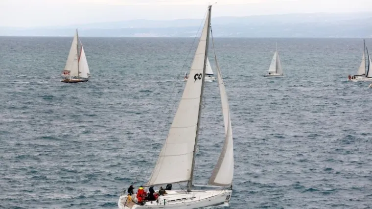 Međunarodna jedriličarska regata završena je u Puli: Snažna bura podigla je valove i adrenalin