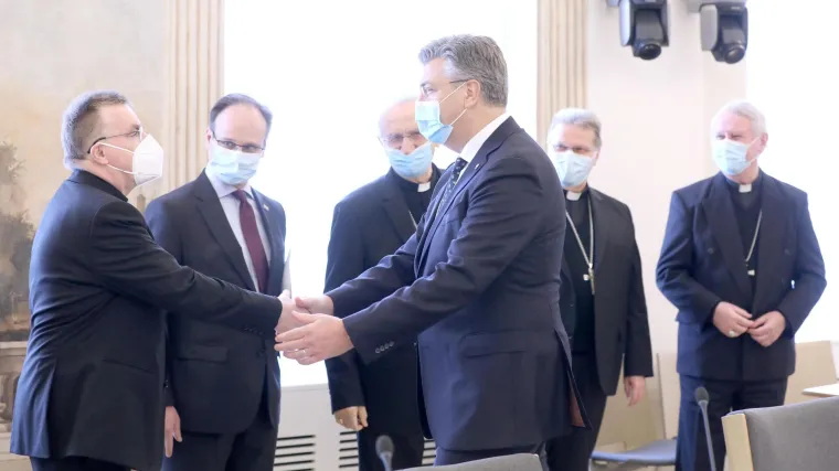 Biskupi nakon sastanka s Plenkovićem sad zovu na cijepljenje, čak: 'Prihvatite i COVID potvrde!'