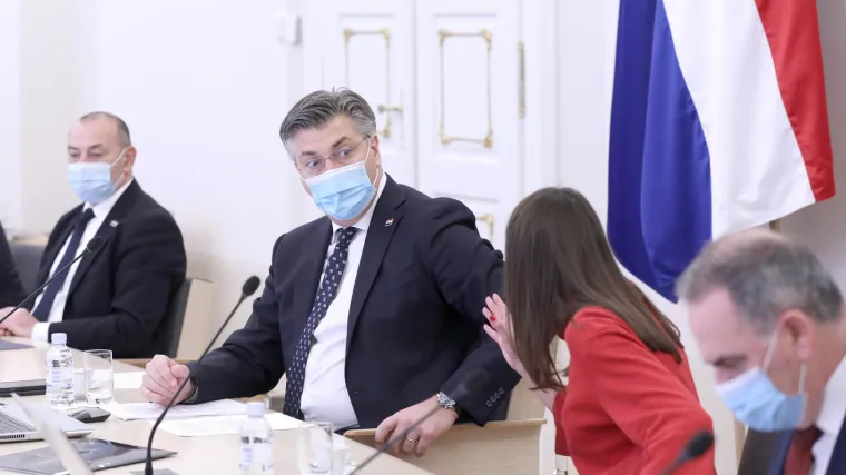 Vlada izglasala, ukida se ograničenje najvi&scaron;ih cijena goriva. Od sutra moguće nove cijene