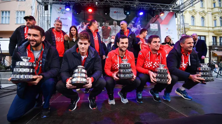 Doček teniske reprezentacije na trgu - u rukama srebrni trofej, Hrvatska ima nove teniske junake