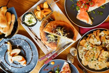 Restoran Kaptol ima bogatu ponudu jela: Pizze Bucka i Kraljica, burgeri na nekoliko načina, slasni dnevni gableci...
