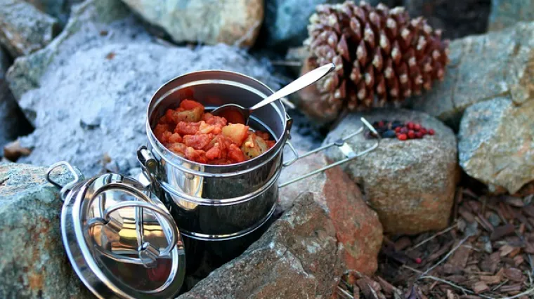 &Scaron;to kuhati na kampiranju? Koja su jednostavna jela za kampiranje?