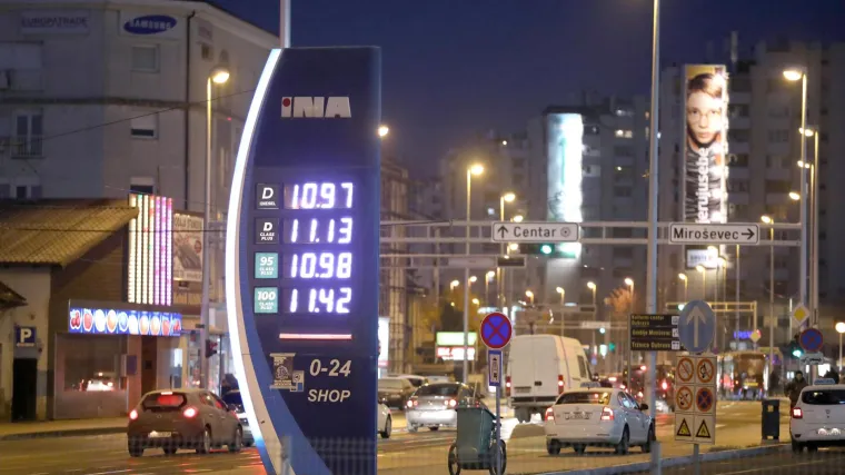 Vlada je jučer odmrznula cijene goriva: Evo koliko je jeftinija litra benzina, a koliko dizela