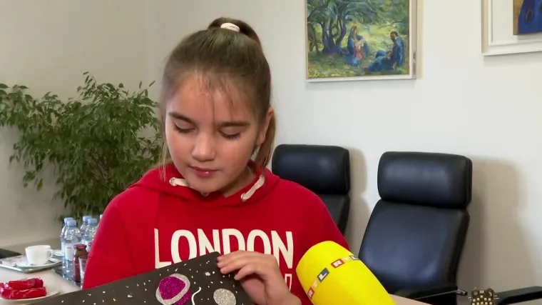 Za Svetog Nikolu 10-godi&scaron;nja Nikolina dobila je dar u svemiru, satelitu je dano ime po malenoj Zadranki