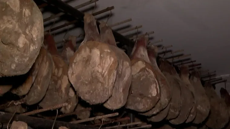 U Dalmatinskom zaleđu miri&scaron;e i na početak pripreme suhomesnatih delicija: Za pr&scaron;ut ključni hladnoća i bura