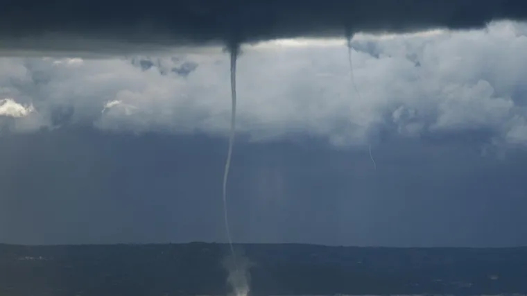 Tijekom prijepodneva obilna ki&scaron;a i nevere se očekuju u Dalmaciji i njenom zaleđu: Moguće su i pijavice