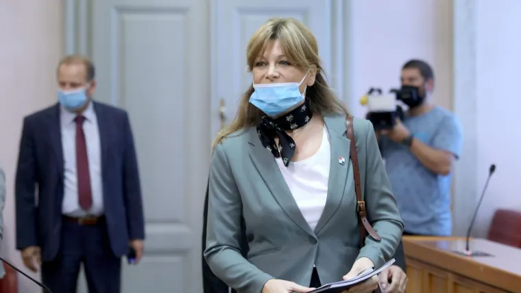 VIDEO Pogledajte svađu! Vidović Kri&scaron;to udaljena sa sjednice Sabora: Tražila odavanje počasti ubijenoj djeci u Domovinskom ratu