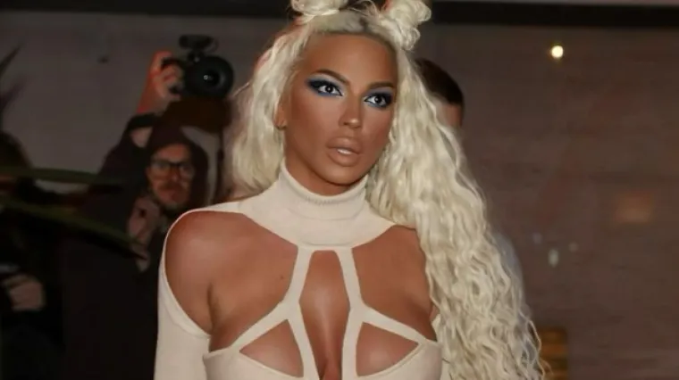 Karleuša se utegnula u najluđu haljinu ikad, popeglala se do savršenstva, ali jedna objava je sve uprskala