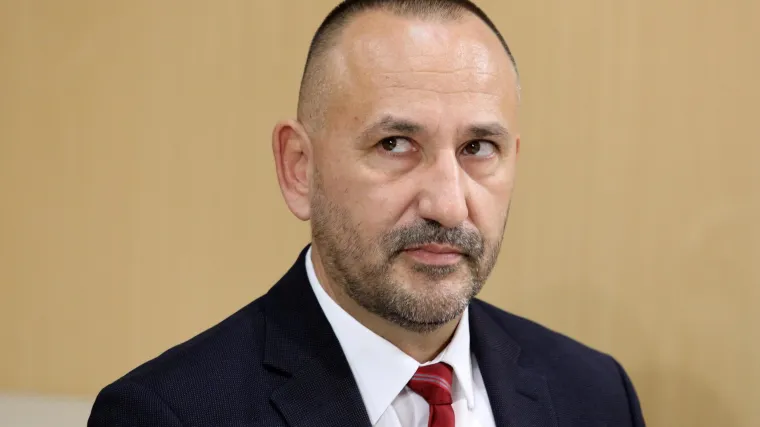 Zekanovića smijenili s čela Kluba zastupnika nakon govora o cijepljenju. Za Direkt je sinoć rekao: 'Od svog temperamenta ne mogu pobjeći'